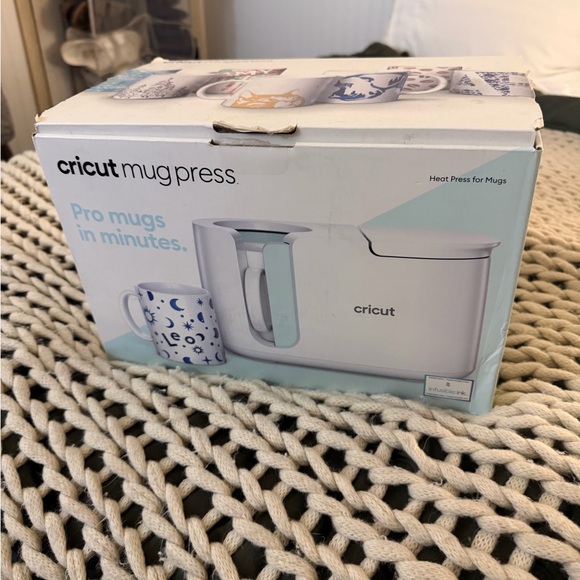 Cricut Mug Press in White and Blue - Picture 2 of 6